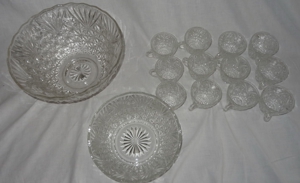 CT Bowleset aus Glas 14 tlg 2 Schlüsseln 12 Bowletassen kaum gebraucht sehr gut erhalten