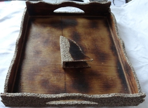 DN Tablett + Serviertenhalter Holz Handarbeit aus Algerien mit Saharasand 41x38x8 unbenutzt Bild 7