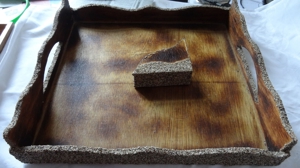 DN Tablett + Serviertenhalter Holz Handarbeit aus Algerien mit Saharasand 41x38x8 unbenutzt Bild 6