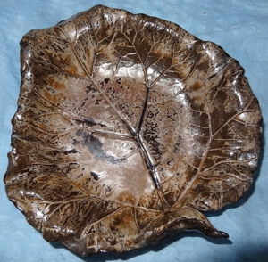 DG Handarbeit Keramik Schale Herbstlaub 27x25x7 Vitrinendekoration Obstschale einwandfrei erhalten