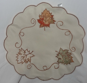 TWG Deckchen Herbst Herbstlaub 30cm rund beige Polyester einwandfrei erhalten Tischwäsche