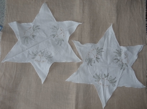TWG Weihnachtsdecke Deckchen klein 2Stk 40cm Sternform weiß Baumwolle Platzdeckchen einwandfrei erh Bild 3