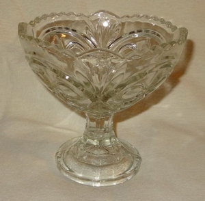 CT Schale aus Glas Glasschüssel mit Fuß Liliendekor H13,5  14,5 kaum benutzt einwandfrei erhalten Bild 1