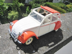 1 18 Modellauto Citroen-- 9 x 2 CV -- 1 x DS 19---siehe die Fotos