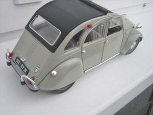 1 18 Modellauto Citroen-- 8 x 2 CV -- 1 x DS 19---siehe die Fotos Bild 10