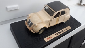 1 18 Modellauto Citroen-- 8 x 2 CV -- 1 x DS 19---siehe die Fotos Bild 6