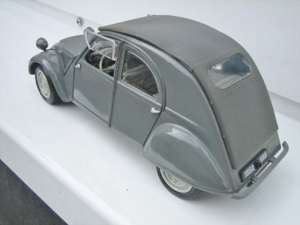 1 18 Modellauto Citroen-- 8 x 2 CV -- 1 x DS 19---siehe die Fotos Bild 8