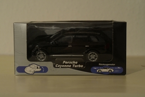 Porsche Cayenne Turbo schwarz 1:24 Bild 1