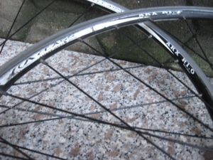 Für Rennrad: sportlicher Rädersatz 28" für vorne und hinten, Sättel, Shimano 105 Bremsen, Schaltung Bild 2