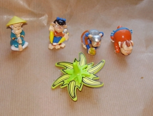 Ü-Ei 239 2006 Schim Banzai Zoff im Affenstall 4 Figuren 1 Bananenkreisel gut erhalten Ferrero Figur