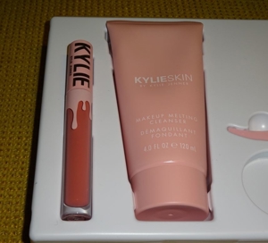 Kylie Jenner Makeup Melting Cleanser + Matte Liquid Lipstick, neu