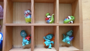Setzkasten mit Überraschungseier-Figuren - Dinos Crocos u. a Bild 2
