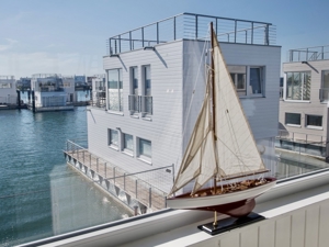 Schwimmendes Ferienhaus/Hausboot mitten im Hafen von Olpenitz! Bild 8