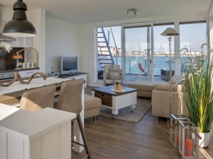 Schwimmendes Ferienhaus/Hausboot mitten im Hafen von Olpenitz! Bild 6