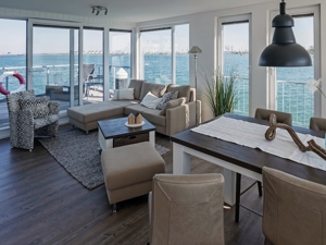 Schwimmendes Ferienhaus/Hausboot mitten im Hafen von Olpenitz! Bild 5