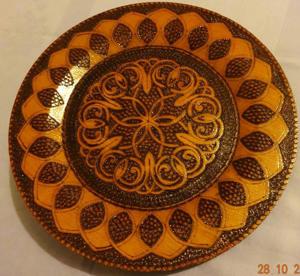 WANDTELLER, Holz, mit DEKOR in BRANDTECHNIK - DEKORATIVE HANDARBEIT !