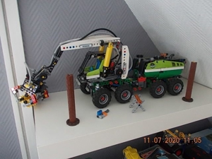 Lego Technik z. B. 42080,Raupenfahrzeug und Andere, Bild 2