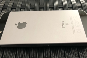 Apple iPhone SE 64GB space gray - Excellent Bild 2