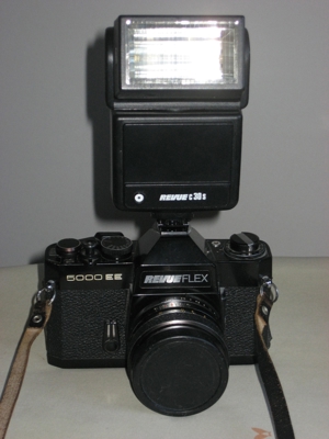 alte analoge Spiegelreflex-Kamera mit Zubehör und Tasche Bild 3