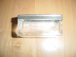 Eine Glas Schatulle mit Metalldeckel gewölbt Maße74mmX40mmX50mm vom Jahr ca.1920 Bild 4