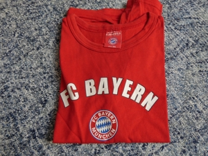 FC Bayern T-Shirt Größe 104 Bild 1