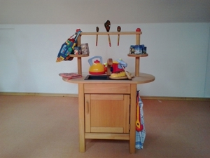 Kinderspielküche aus Holz Bild 1