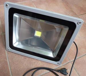 LED 50W Außen und Innen Flutlicht Fluter Strahler Scheinwerfer IP65 mit Kabel und Bild 1