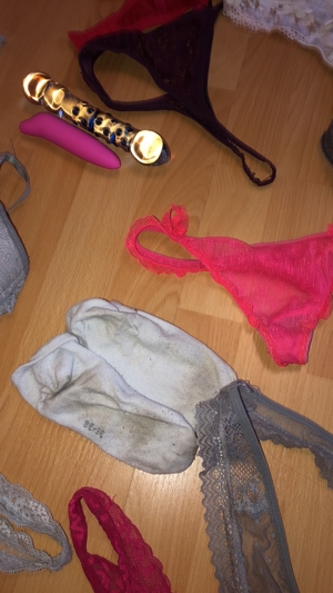 Höschen, getragene Höschen, Wäsche, Sklaven Nylons Schuhe Füsse Bild 10