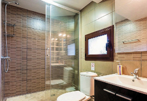 Exklusives Ferienhaus an der Costa Brava - 2 Wohnungen mit privatem Pool & Meerblick! Bild 9