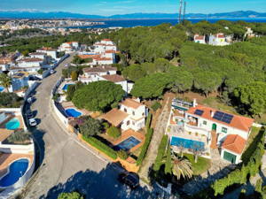 SPANIEN Ferienhaus Costa Brava privat Pool zu vermieten Bild 2