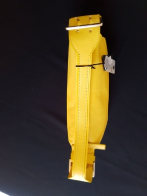 Zeitlos elegante Handtasche aus hochwertig verarbeitetem gelbem Leder Bild 3