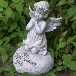Gedenken und Erinnerung, Figur Grabengel mit Spruch, Ein Engel schütze Dich Bild 3
