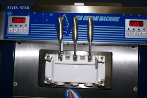 Softeismaschine/ Eismaschine 2x Pumpen Typ 770 / Neue Maschine / Alvin Star Bild 1