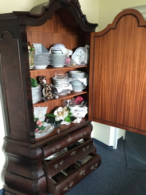 Schrank Bild 2