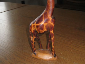 Holzgiraffe, handgeschnitzt