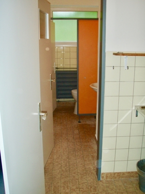 Büro / Praxis / 1-Raum-Wohnung 33m² Reutlingen direkt an B28 Bild 6