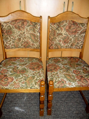 )( Schlag zu )( Zwei alte Stühle / gepolsterte Holzstühle Bild 3
