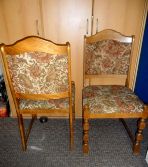 )( Schlag zu )( Zwei alte Stühle / gepolsterte Holzstühle Bild 4