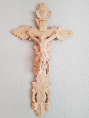 Kreuz mit Jesus aus Holz