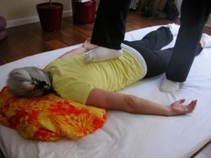 Lomi Lomi Wawae - entspannende Druckmassage mit den Füßen Bild 3