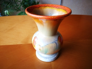 schöne bunte Vase aus Keramik