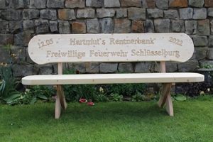 Gartenbank aus Holz mit Gravur. Hochzeitsgeschenk. Bild 4