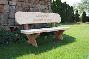 Gartenbank aus Holz mit Gravur. Hochzeitsgeschenk. Bild 3