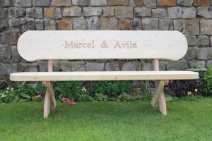 Gartenbank aus Holz mit Gravur. Hochzeitsgeschenk. Bild 5
