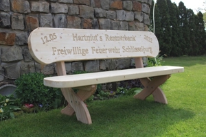Gartenbank aus Holz mit Gravur. Hochzeitsgeschenk. Bild 2