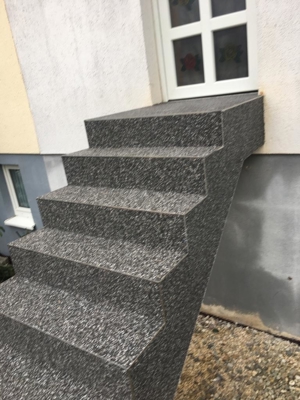 Steinteppich verlegen für Ihre alte Treppen Bild 4
