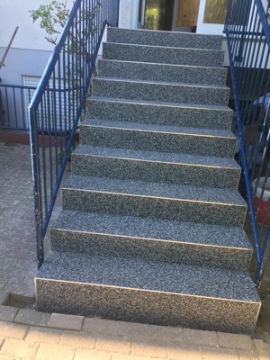 Steinteppich verlegen für Ihre alte Treppen Bild 3