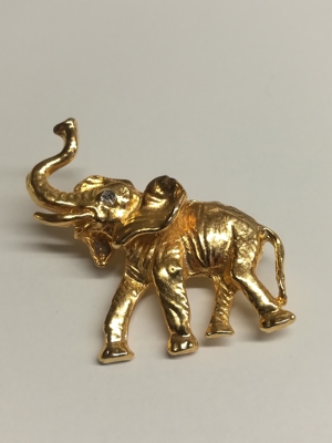 Brosche Elefant, gold, mit Steinchen im Auge, sehr gut erhalten