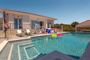 Kroatien - Šibenik - Villa mit Blick auf das Meer und die Inseln