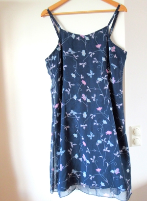 Schönes blaues Kleid mit Schmetterlingen L